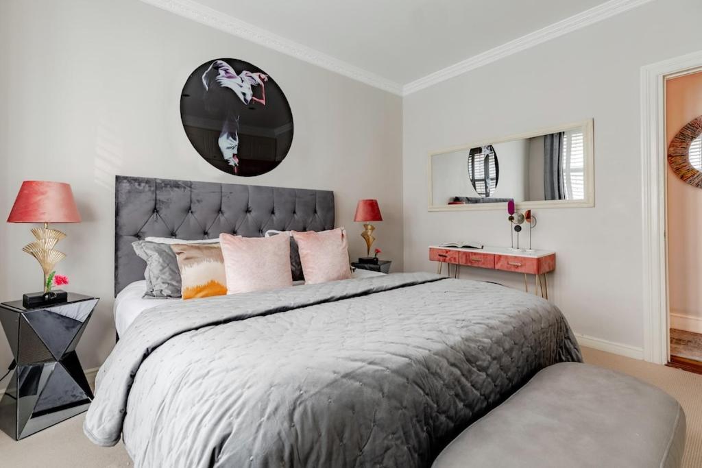 Revamped & Luxxe For Covent Garden Lovers! Adorable City Home For Families & Friends Londra Dış mekan fotoğraf